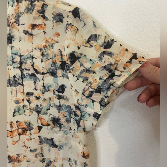 Women’s Liz Lange for Target Blush Short Sleeve Maternity Blouse Size XS - Picture 3 of 6